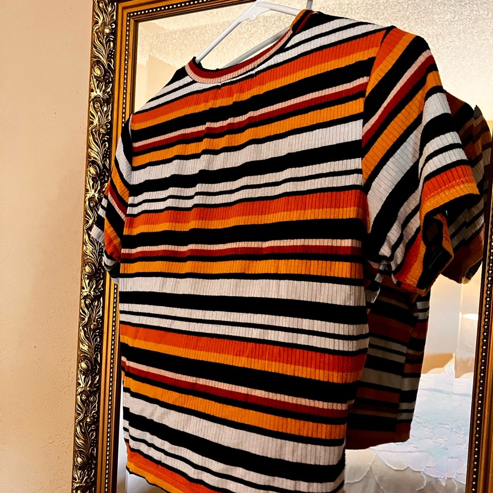 Striped Ribbed Crop Top - Picture 2 of 3